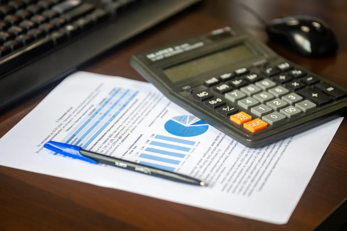 Indicatori e KPI aziendali: analisi finanziaria con report e calcolatrice